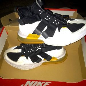 Nike air edge size 8.5